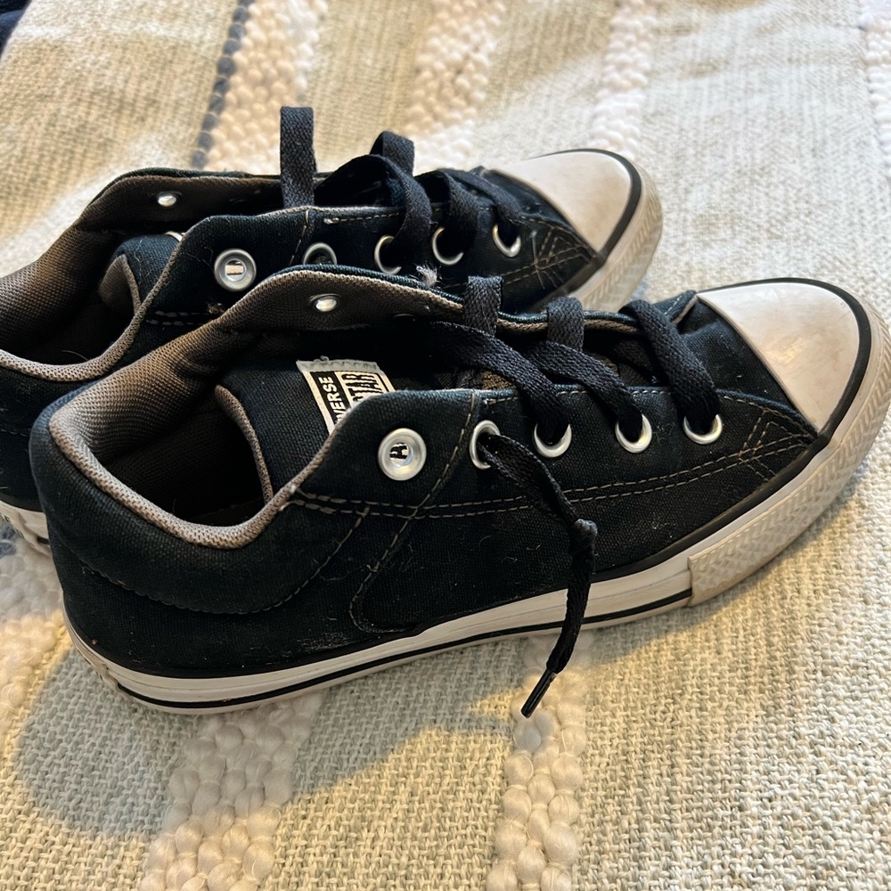 Big boy size 4 Converse